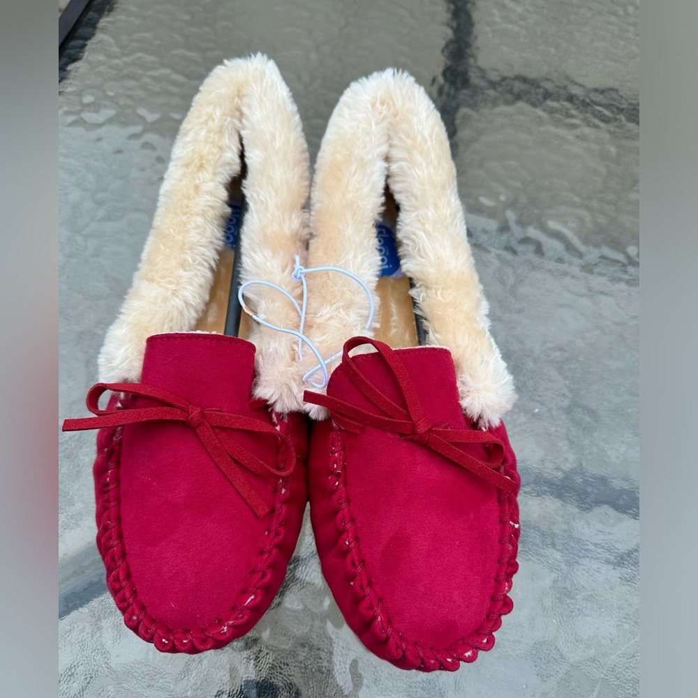 Floopi Women's Melani Moccasin Faux Suede Slippers size 9.